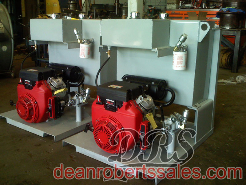 DEAN ROBERTS SALES USES A SPECIAL HELICAL OR DOUBLE HELIX MIXING SYSTEM IN ITS SEAL COAT TANKS AND TRUCKS.