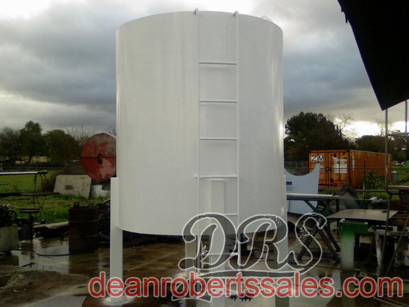 CUSTOM SEALCOAT TANKS TRAILERS AND TRUCKS BY DEAN ROBERTS SALES